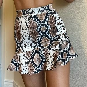 PRETTYLITTLETHING SNAKE PRINT SKIRT